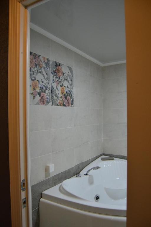 Караганда: Sunrise apartment on Alikhanov st. 28-3