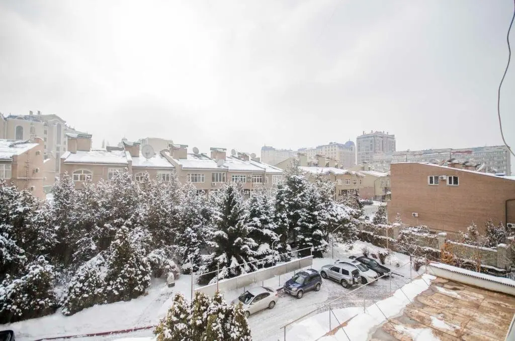 Алматы: Apartment at Samal-3, 9