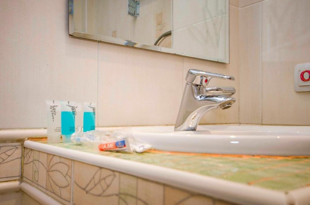 Алматы: Apartment at Samal-3, 9
