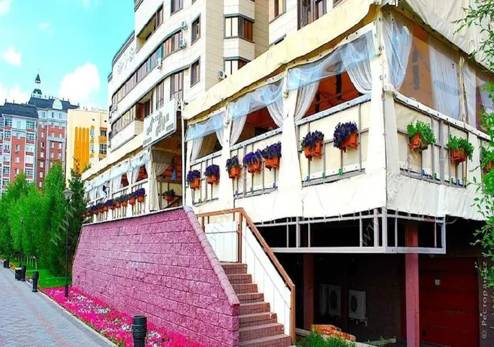 Астана: Apartment on Respublika 9/1