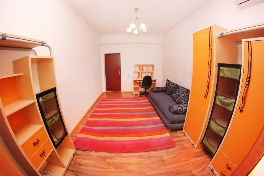 Алматы: Apartment on Buzurbayeva 23