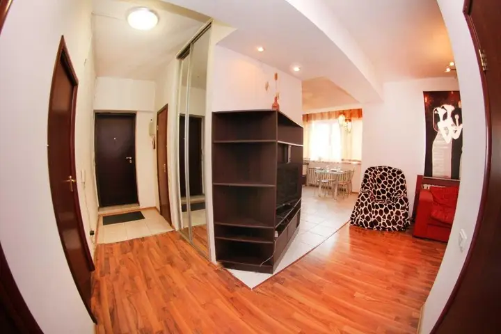 Алматы: Apartment on Buzurbayeva 23