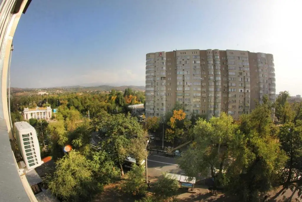 Алматы: Apartment on Buzurbayeva 23