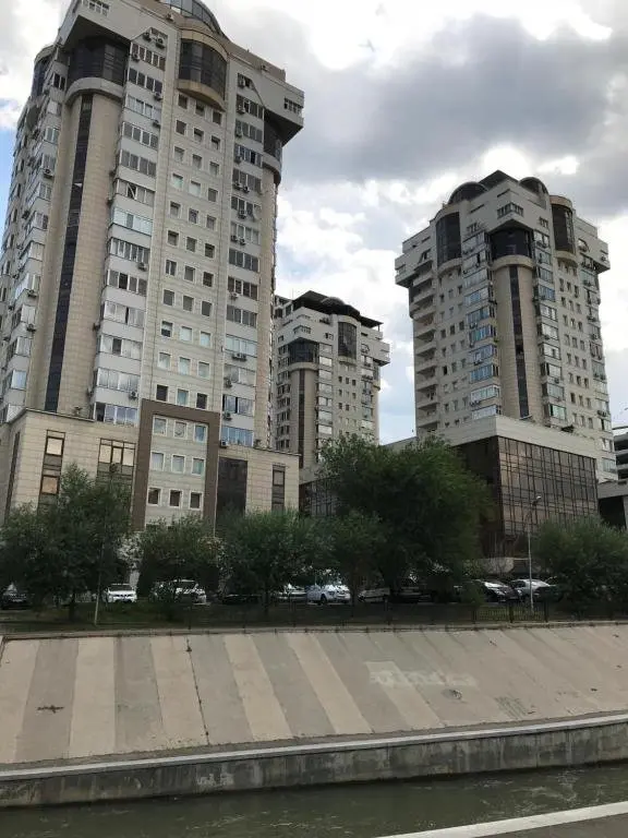 Алматы: Apartment on Satpaev 30