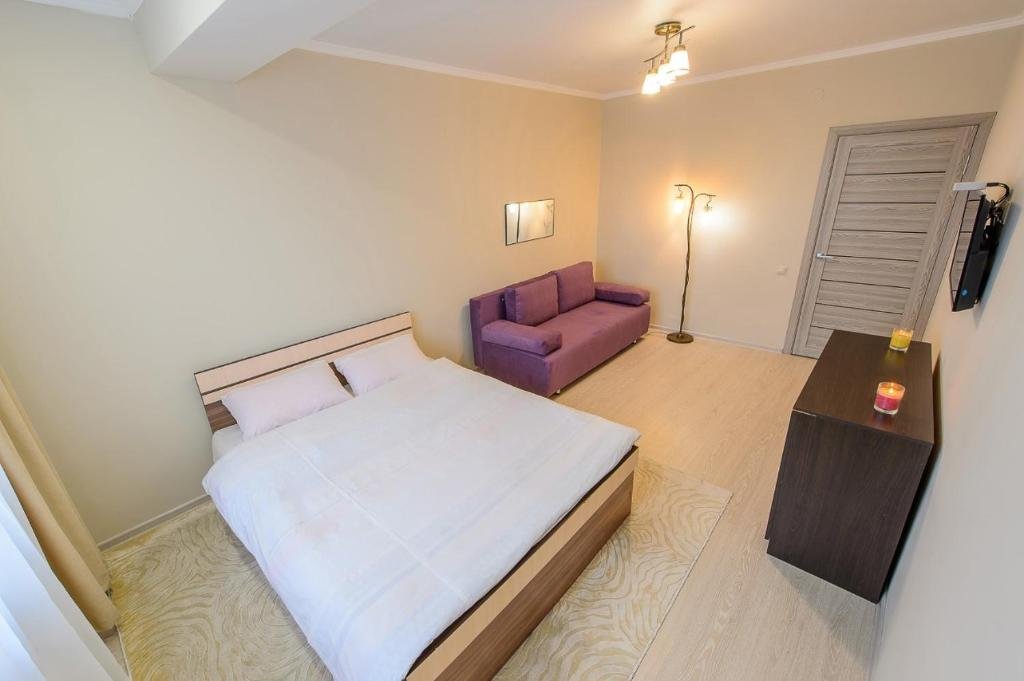Алматы: Apartments on Zhetysuskaya 4