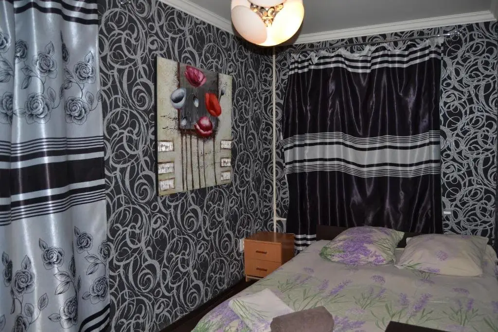 Караганда: Sunrise apartment on Boulevard Mira 17a
