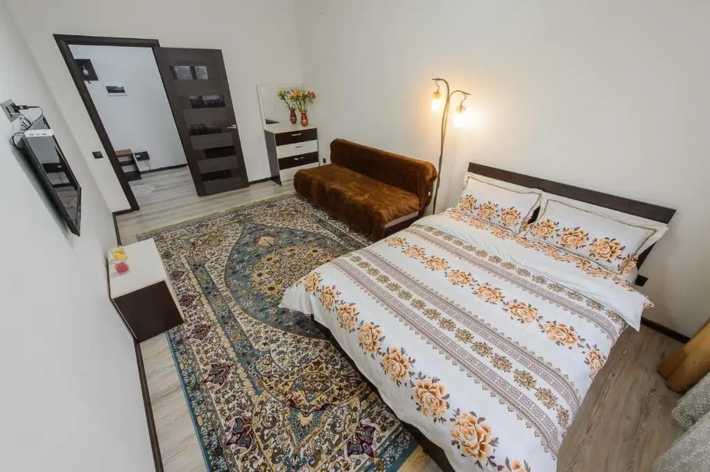 Алматы: Apartment on Zhetysuskaya 4 app 90