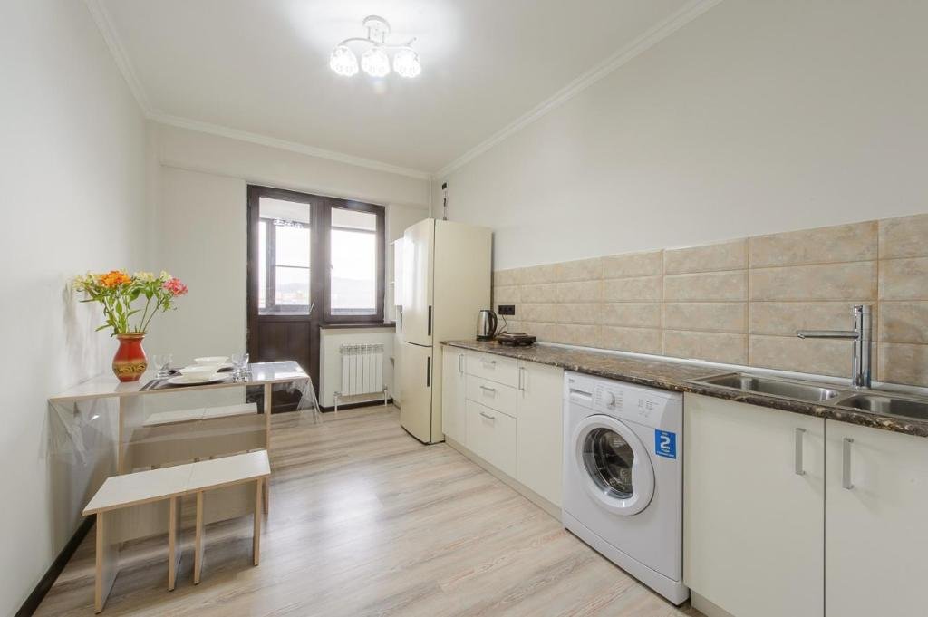 Алматы: Apartment on Zhetysuskaya 4 app 90