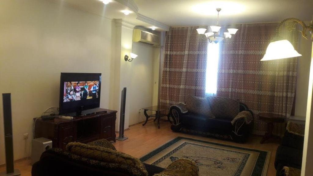 Алматы: Apartments on Masanchi 98 B