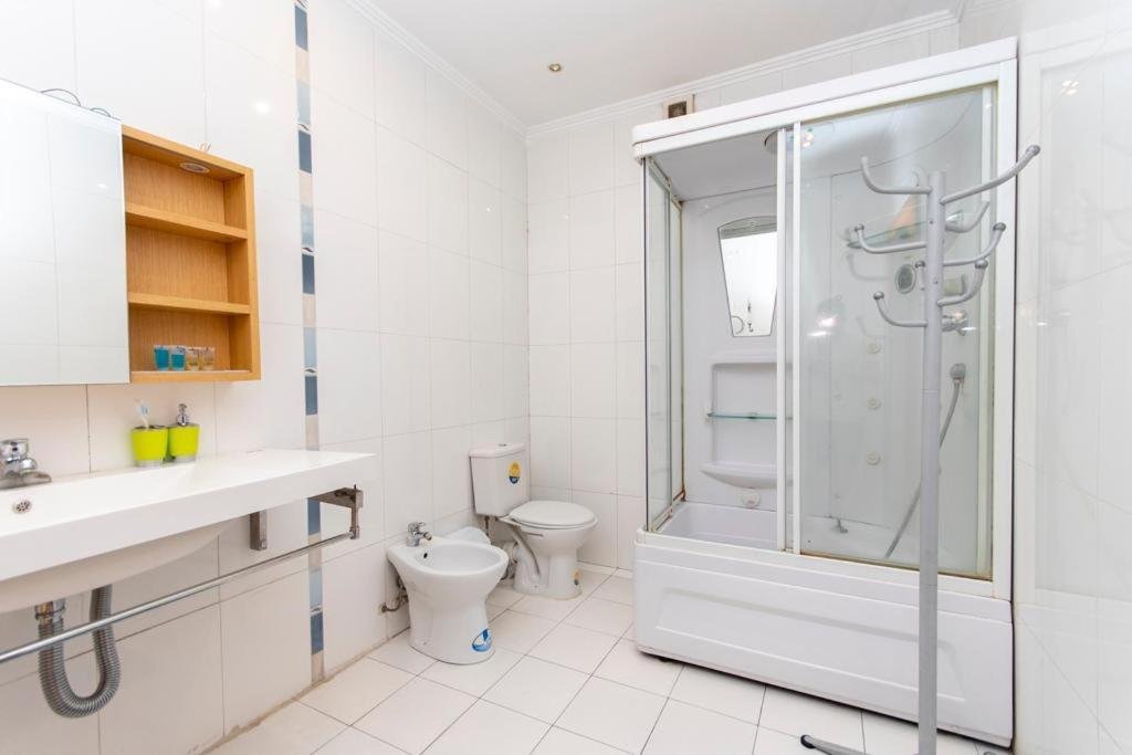 Алматы: Almaty Towers Apartment-2