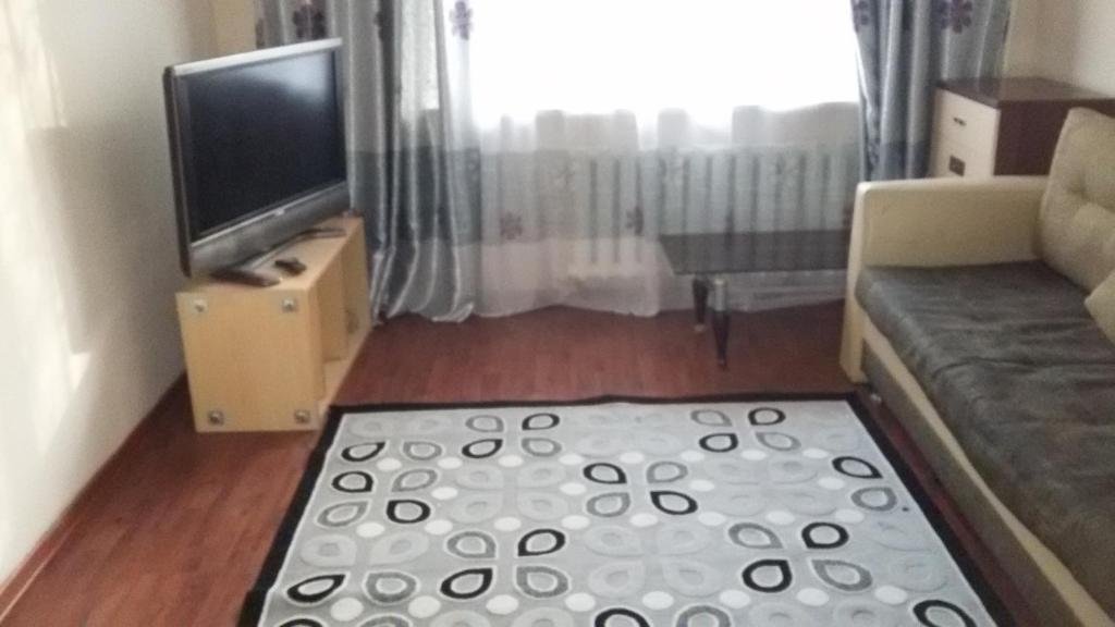 Алматы: Apartments on Zheltoksan 22