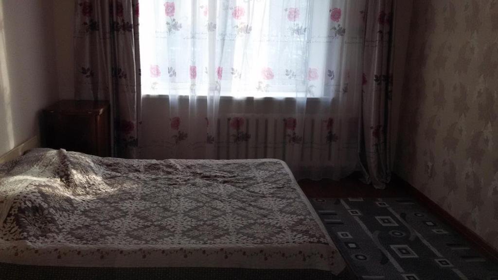 Алматы: Apartments on Zheltoksan 22