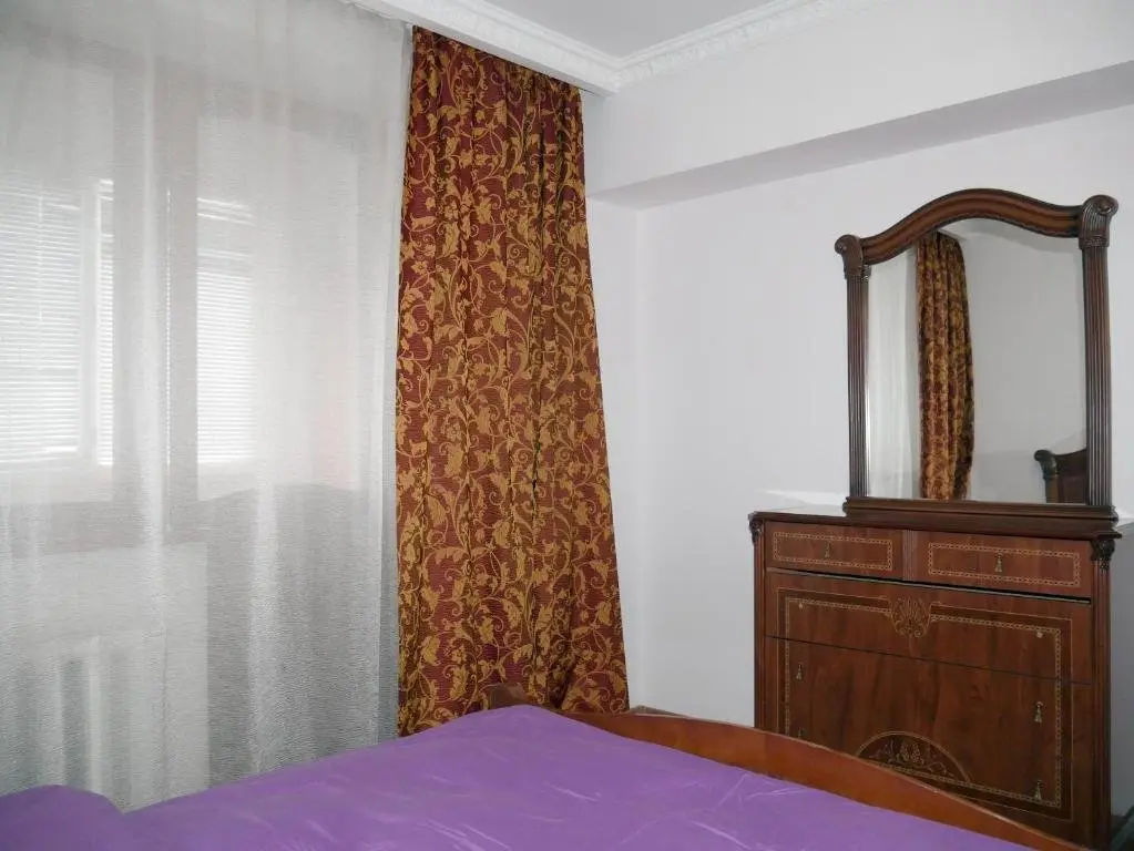 Алматы: Apartment on Rozibakieva 250