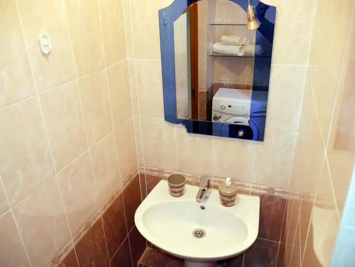 Алматы: Apartment on Rozibakieva 250