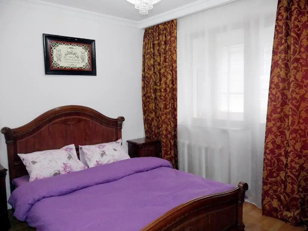 Алматы: Apartment on Rozibakieva 250