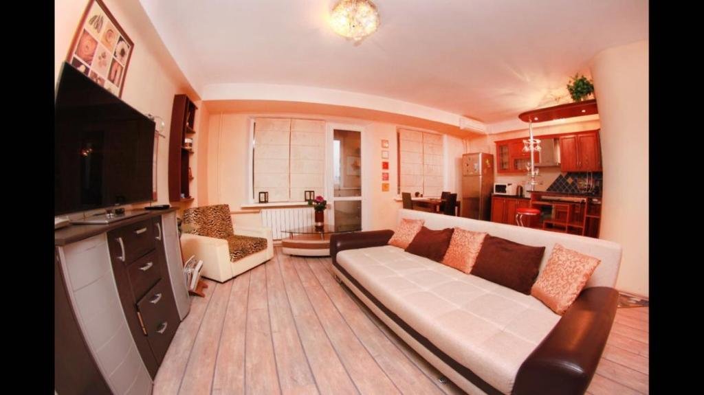 Алматы: Apartment on Panfilova 101