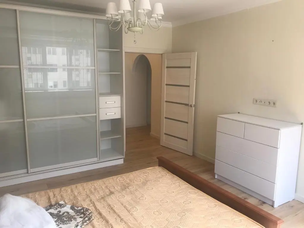 Алматы: Apartment on Brusilovksogo 167
