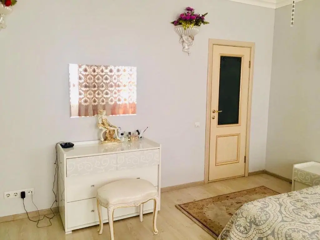 Алматы: Apartment on Al Farabi 7