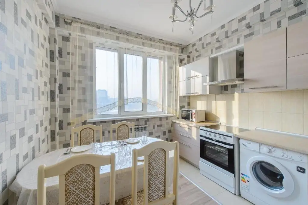 Алматы: Apartments on Kazybek by 125 1 floor 6
