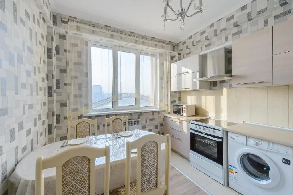 Алматы: Apartments on Kazybek by 125 1 floor 6