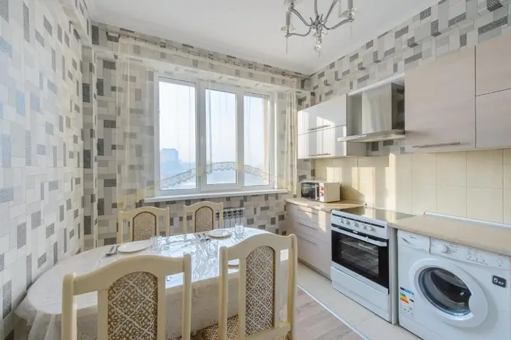 Алматы: Apartments on Kazybek by 125 1 floor 6