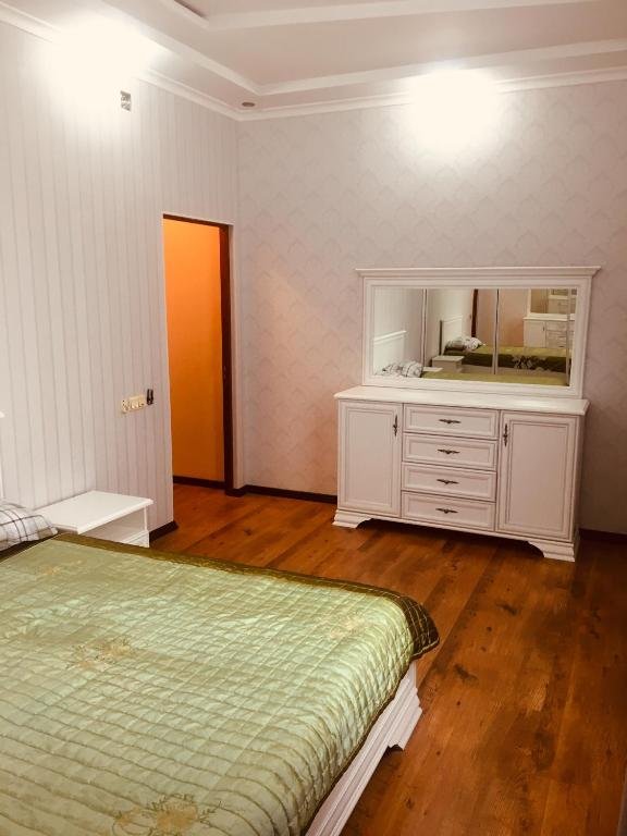Алматы: Apartment on Dostyk 162/5