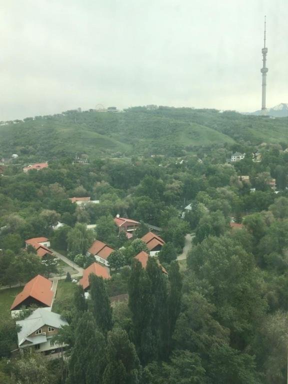 Алматы: Apartment on Dostyk 162/5