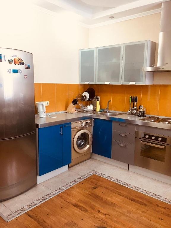 Алматы: Apartment on Dostyk 162/5