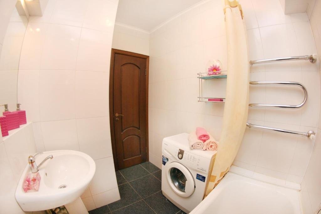Алматы: Apartments on Panfilova 80