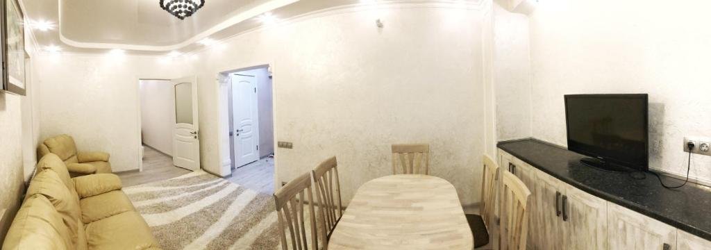 Алматы: Apartment on Mikrorayon 3