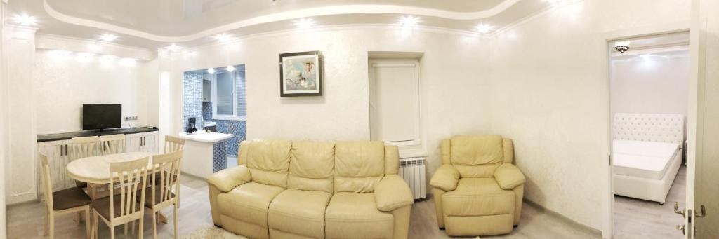 Алматы: Apartment on Mikrorayon 3