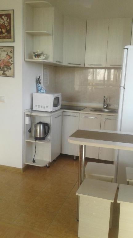 Алматы: Apartment on Kazybeka Bi 139/2