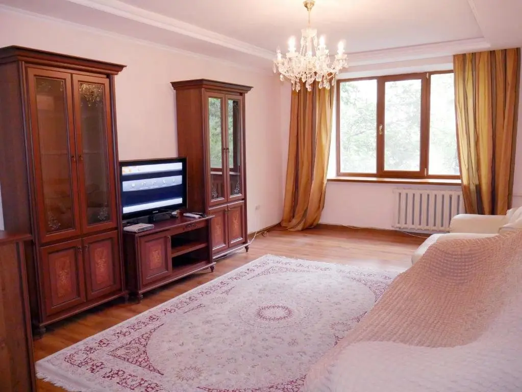 Алматы: Apartment on Jarokova 167