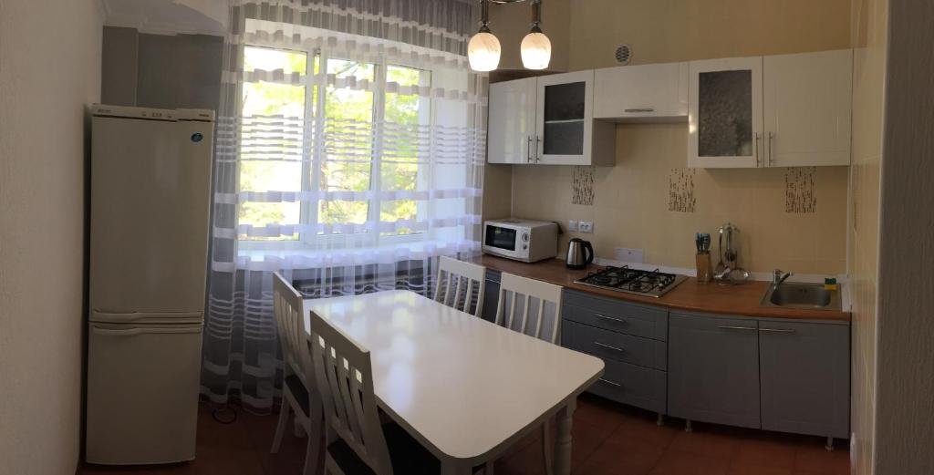 Алматы: Apartment on Makataeva 73