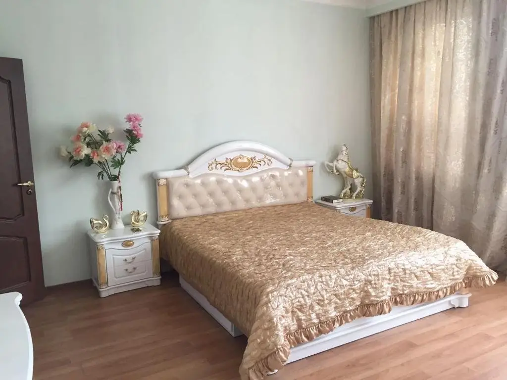 Алматы: Apartments on Al-Farabi 7