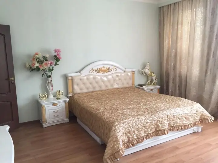 Алматы: Apartments on Al-Farabi 7