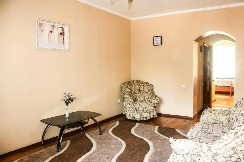 Алматы: Apartments Satpaeva 42