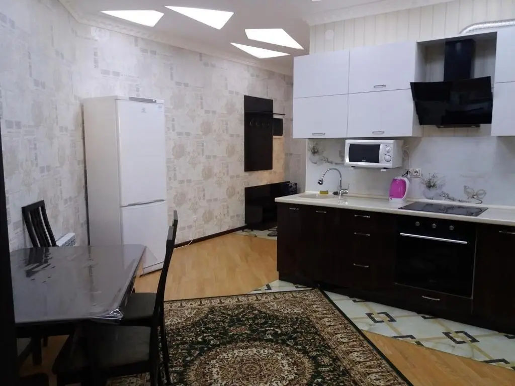 Алматы: Apartment on Zharokov 137 7 floor