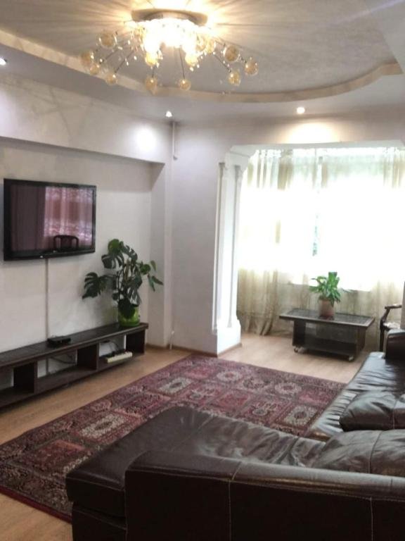 Алматы: Apartment 2 on Zenkova 56