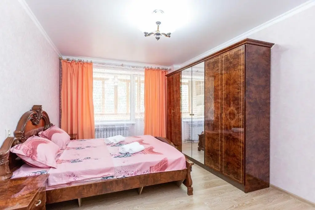 Алматы: LifeHouseAlmaty 3h kvartira na Tole bi