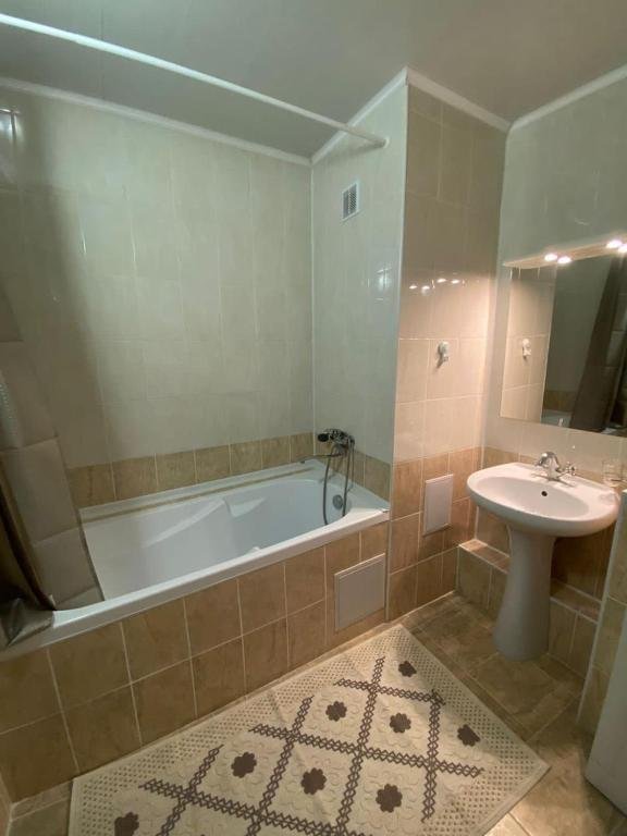 Атырау: Kulmanova 154, Apartment in the middle of the city