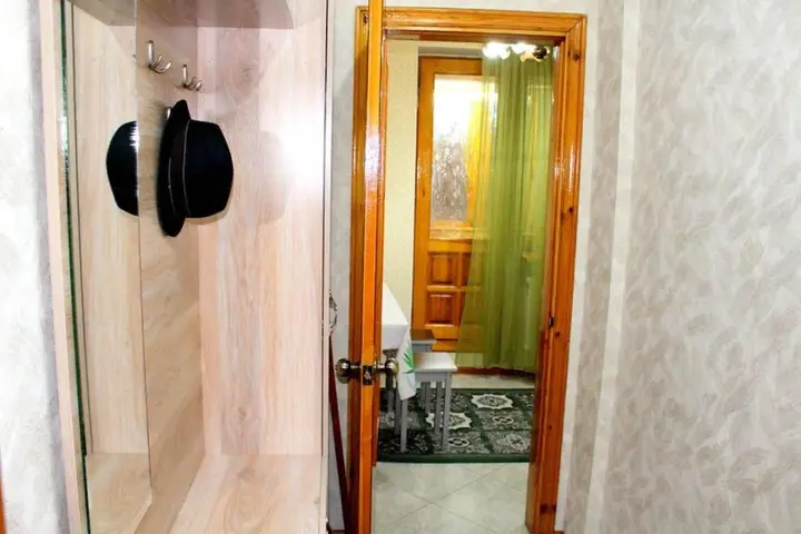 Алматы: Apartment on Rozibakieva, 273