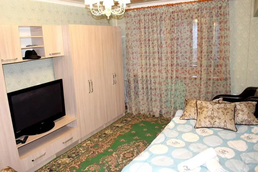 Алматы: Apartment on Rozibakieva, 273