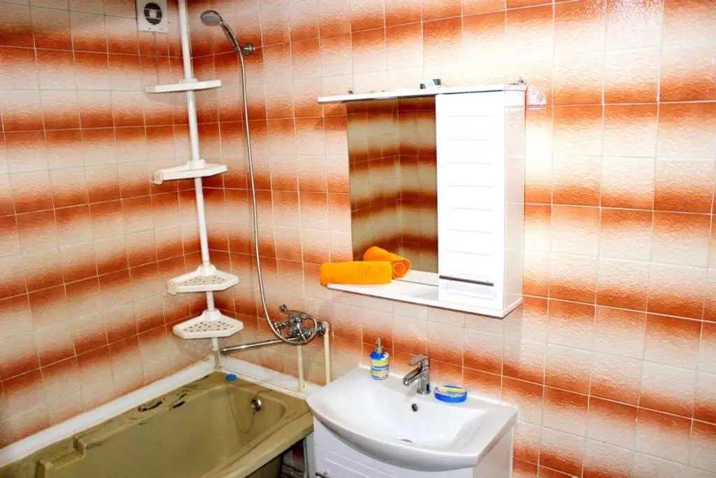 Алматы: Apartment on Rozibakieva, 273