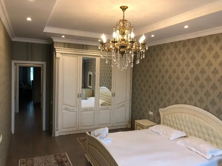 Алматы: Apartment on Nazarbayeva 223