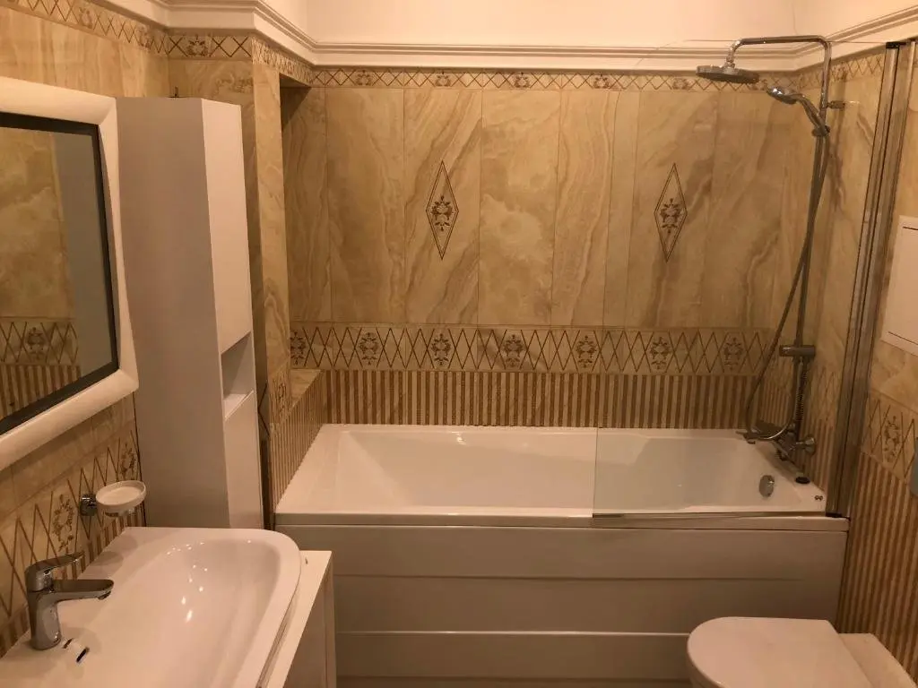 Алматы: Apartment on Nazarbayeva 223