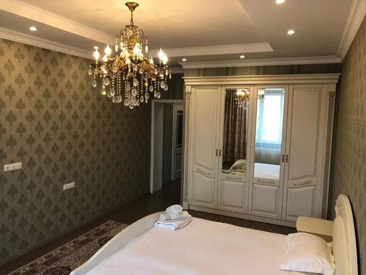 Алматы: Apartment on Nazarbayeva 223