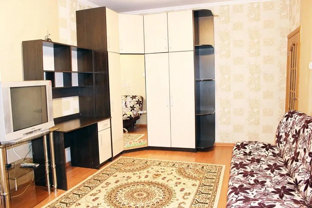 Алматы: Apartment on 20 Line, 44