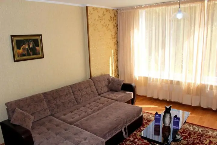 Алматы: Cozy 3 rooms apartment in the center of Almaty