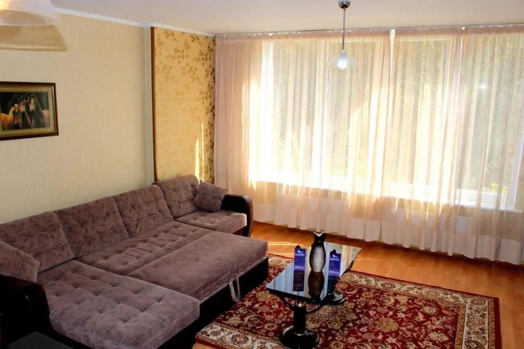 Алматы: Cozy 3 rooms apartment in the center of Almaty